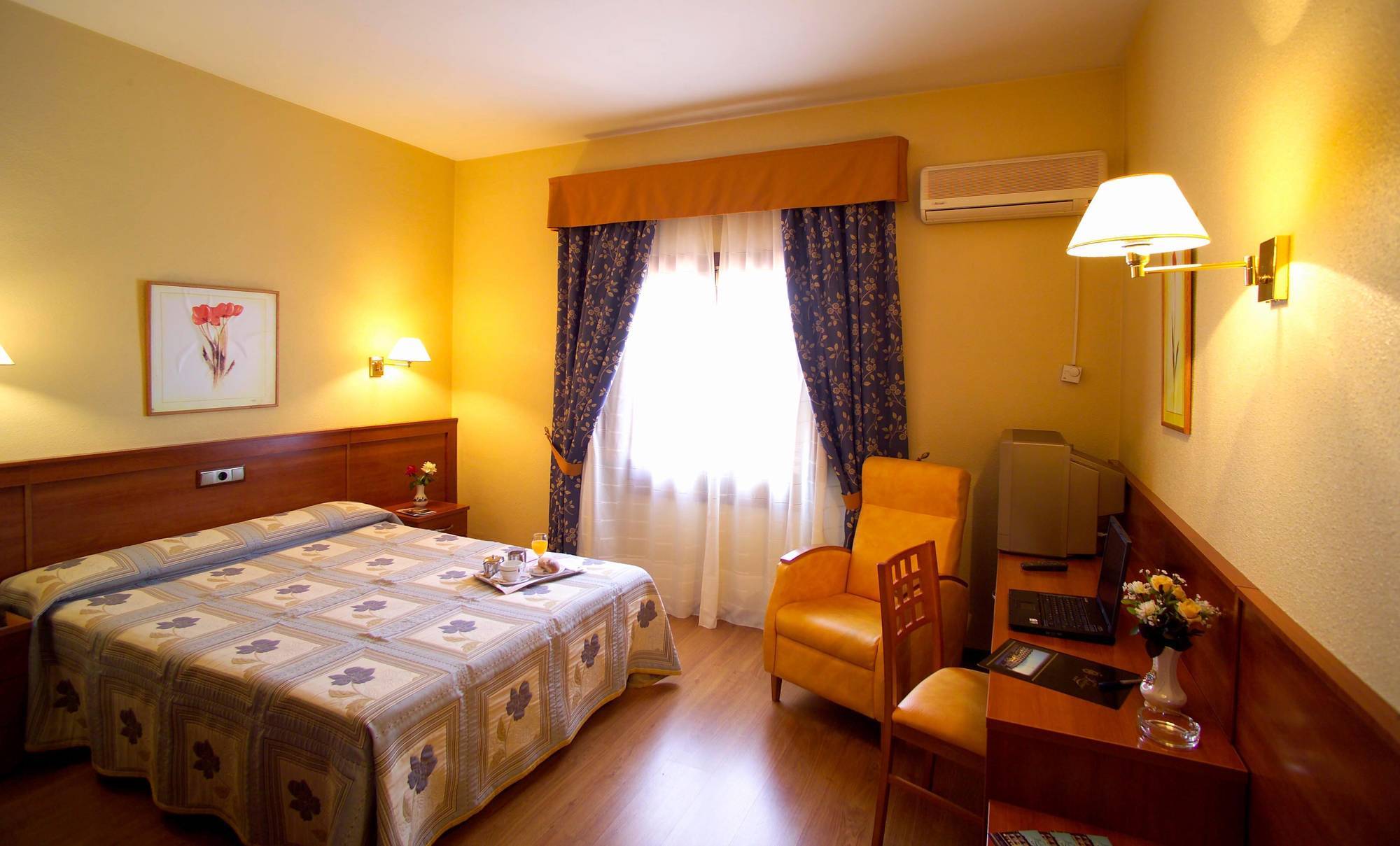Hotel Zodiaco Байлен Номер фото