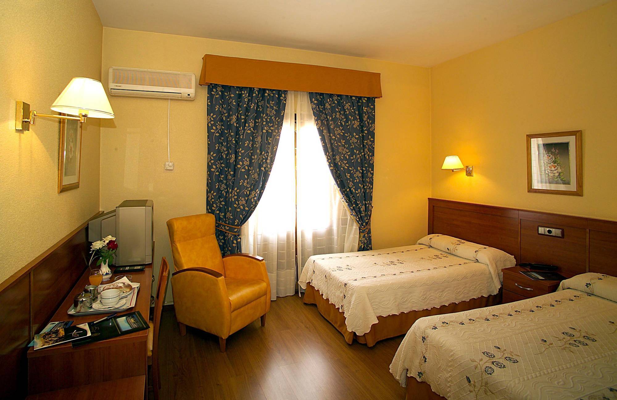 Hotel Zodiaco Байлен Номер фото